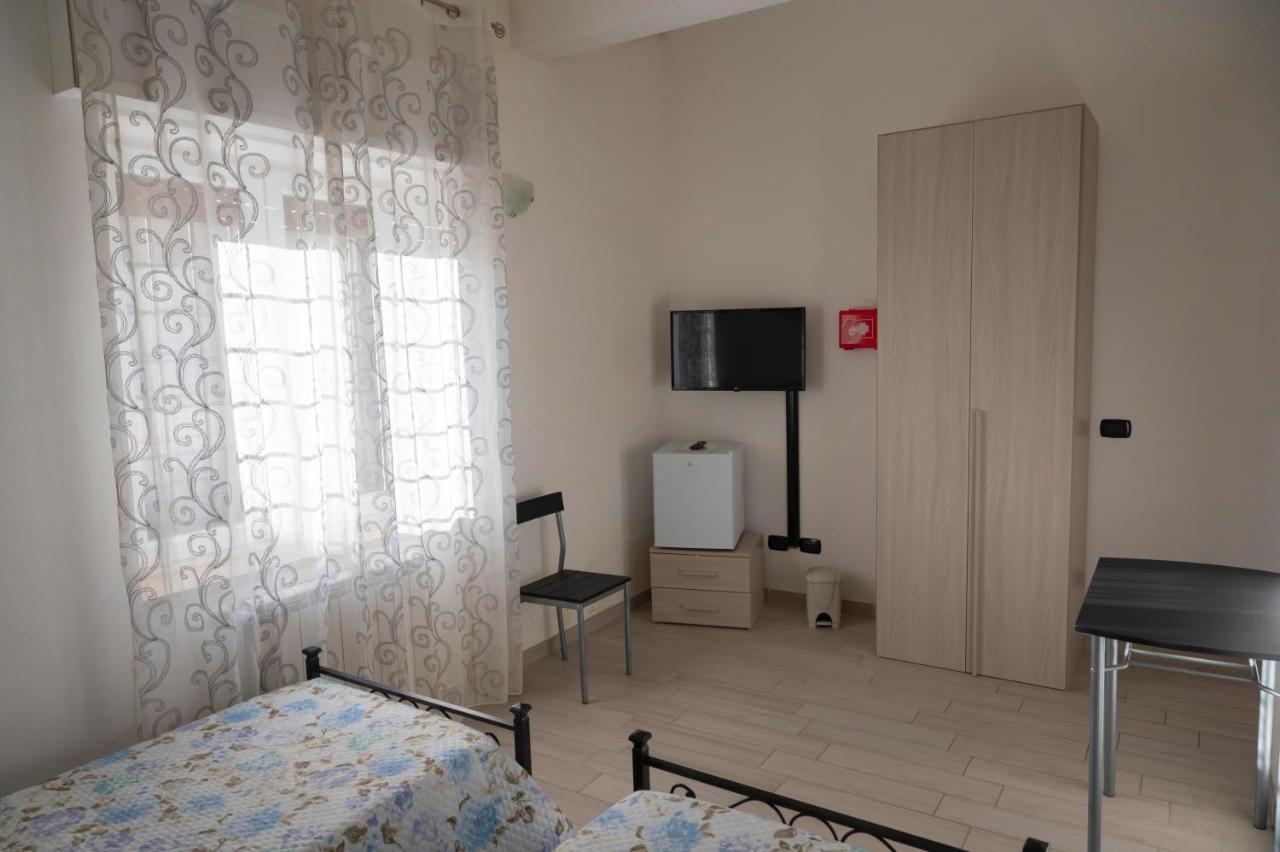 Il Giardino Dell'Eden Bed & Breakfast Acilia Ngoại thất bức ảnh