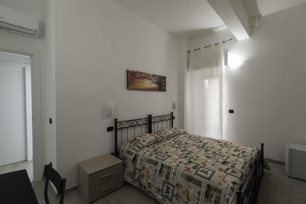 Il Giardino Dell'Eden Bed & Breakfast Acilia Ngoại thất bức ảnh